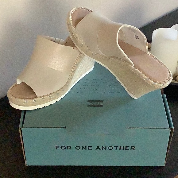 toms monica mule wedges